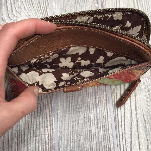 Nine West Vintage America Feather Print Wristlet - Picture 4 of 6